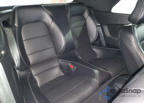 2023 Ford Mustang z USA, uszkodzony, nr VIN 1FATP8UH4P5109443